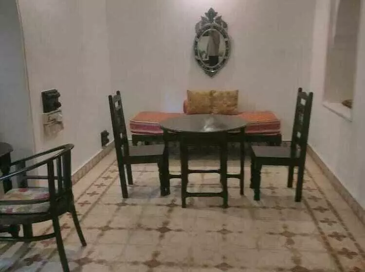 デラックススイート, Deogarh Mahal