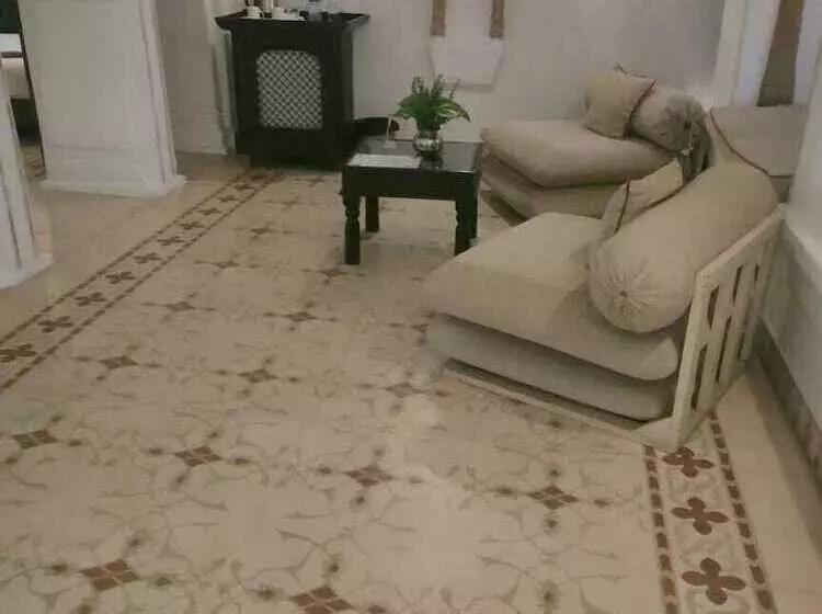 デラックススイート, Deogarh Mahal