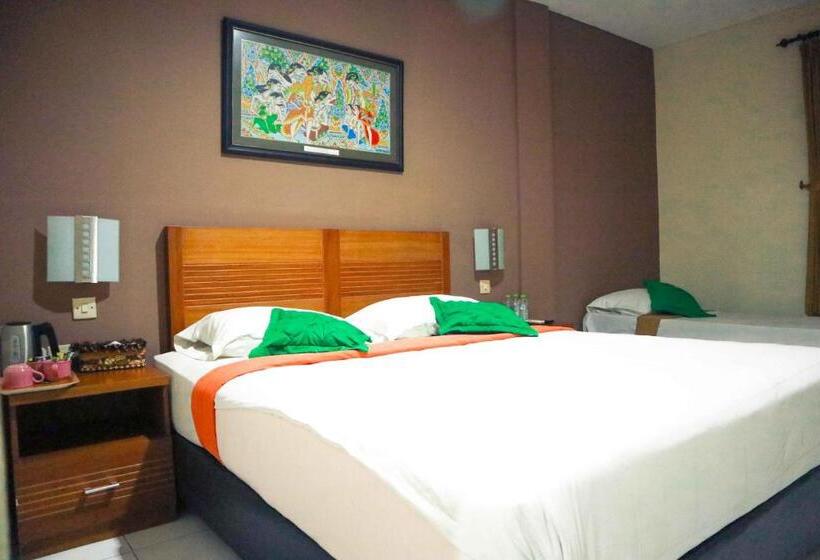 اتاق لوکس خانوادگی, Helios Hotel Malang