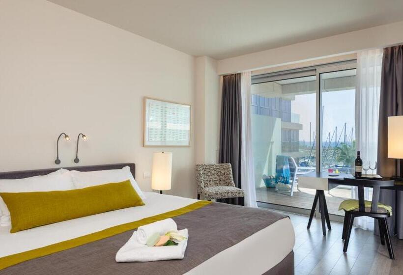 Номер Executive Вид на Бассейн, Herods Herzliya