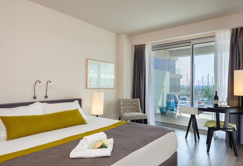 Номер Executive Вид на Бассейн, Herods Herzliya