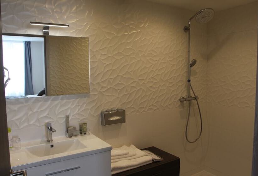 חדר סטנדרט, L Esturgeon