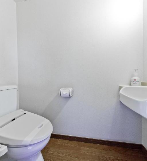 غرفة قياسية ثلاثية, Maholova Minds Miura