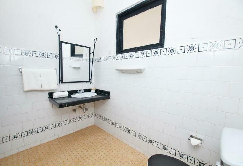 غرفة ديلوكس مطلة على حمام السباحة, O Pescador An Indy Resort