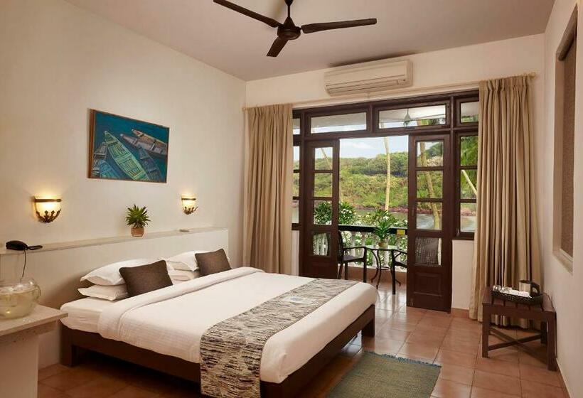 غرفة ديلوكس مطلة على حمام السباحة, O Pescador An Indy Resort