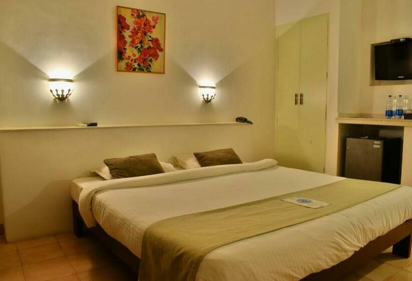 غرفة ديلوكس مطلة على حمام السباحة, O Pescador An Indy Resort