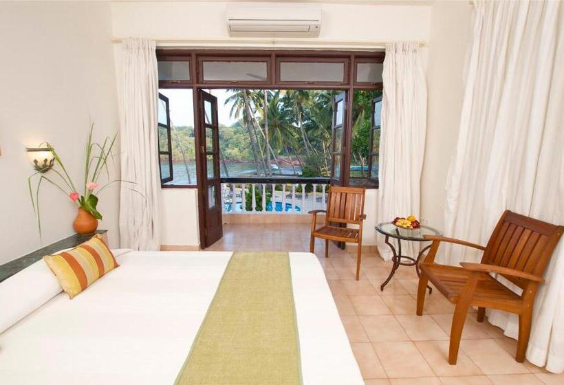 غرفة ديلوكس مطلة على حمام السباحة, O Pescador An Indy Resort