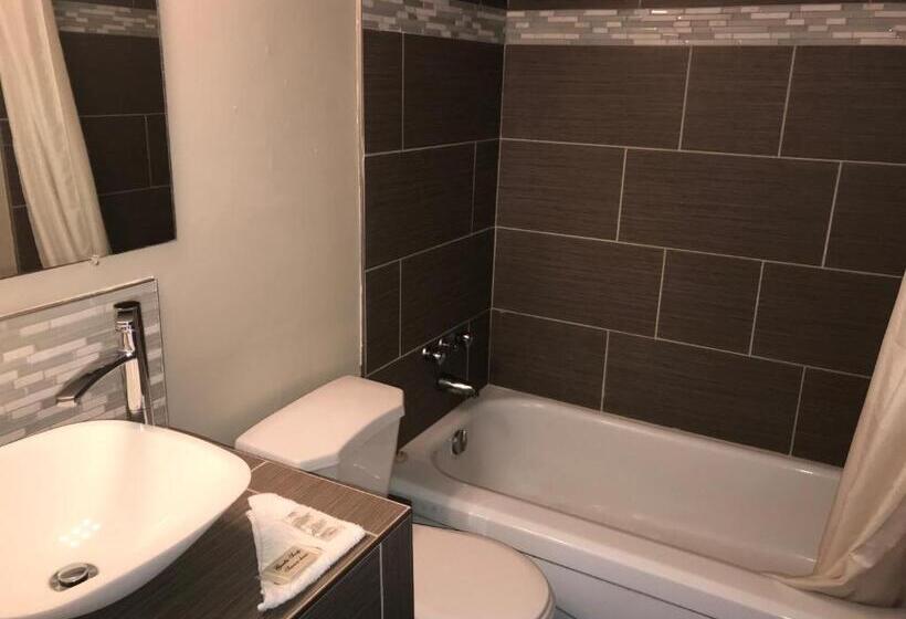 جناح مزود بجاكوزى, Rainbow Motor Inn  Fallsview