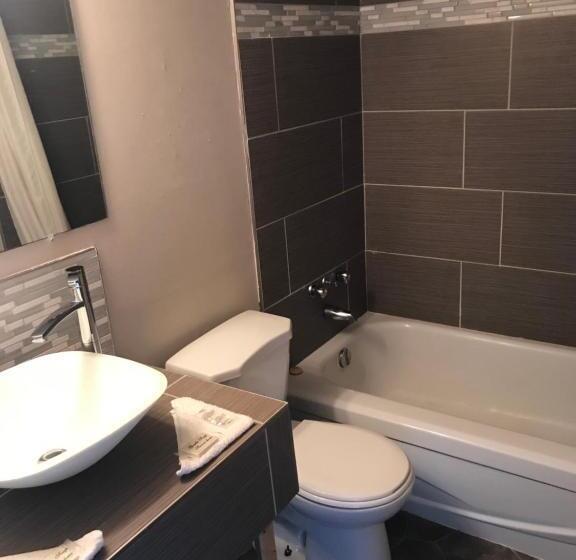 جناح مزود بجاكوزى, Rainbow Motor Inn  Fallsview