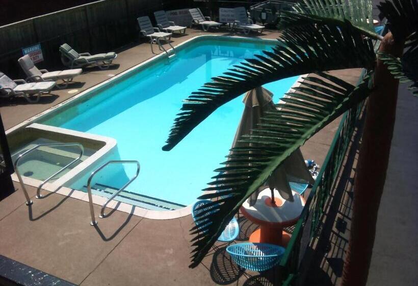 جناح مزود بجاكوزى, Rainbow Motor Inn  Fallsview