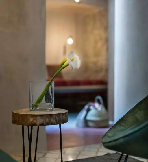 سوییت جونیور, The Riad  Adults Only