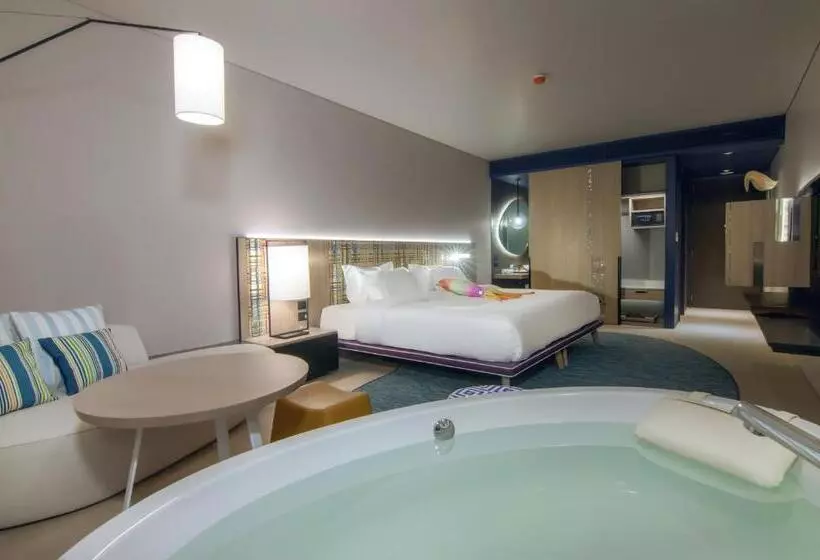 キングサイズベッドのスタンダードルーム, Veranda Resort Pattaya   Mgallery By Sofitel