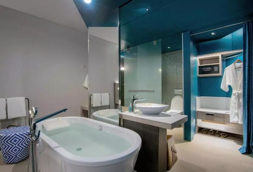 キングサイズベッドのスタンダードルーム, Veranda Resort Pattaya   Mgallery By Sofitel