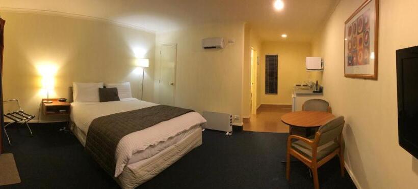 חדר דחוקס עם מיטת קינג, The Peaks Motor Inn