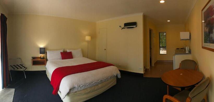 חדר דחוקס עם מיטת קינג, The Peaks Motor Inn