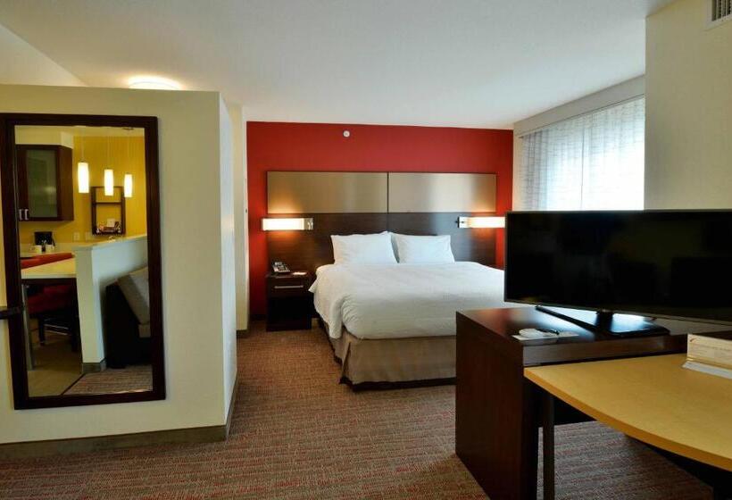 带大床的标准工作室, Residence Inn By Marriott Omaha Aksarben Village