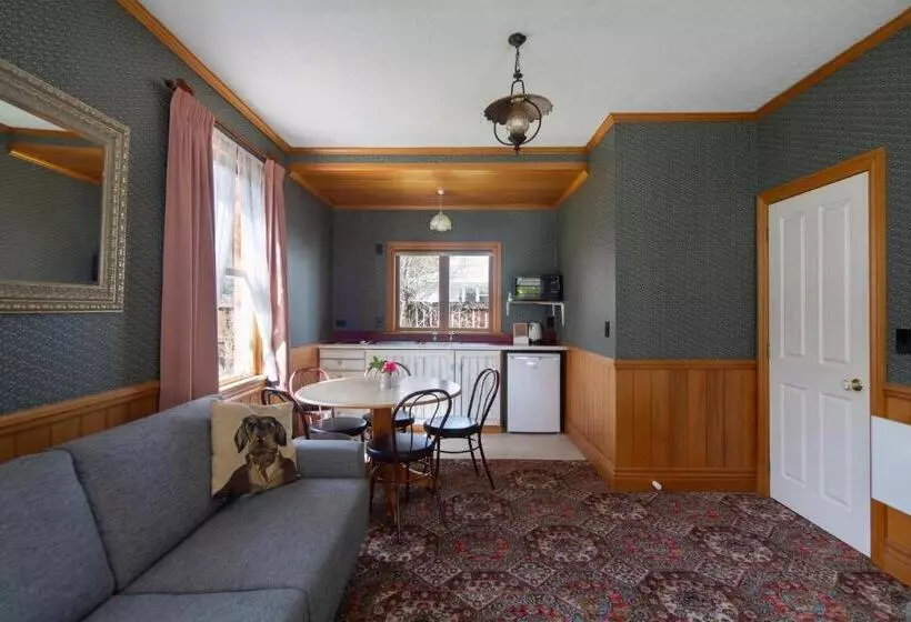 Talo 2 Makuuhuonetta, Settlers Cottage Motel