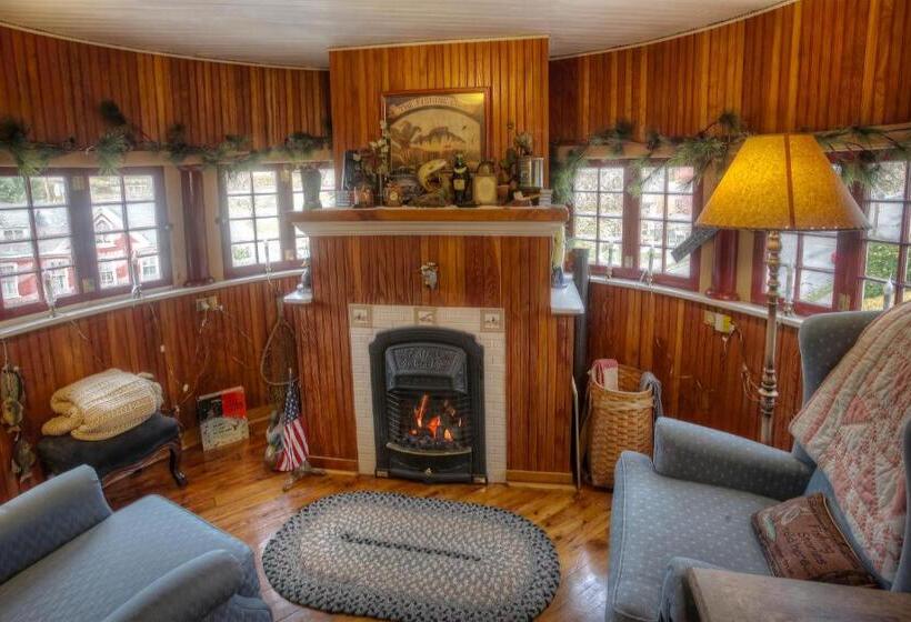 스위트, The Queen, A Victorian Bed & Breakfast