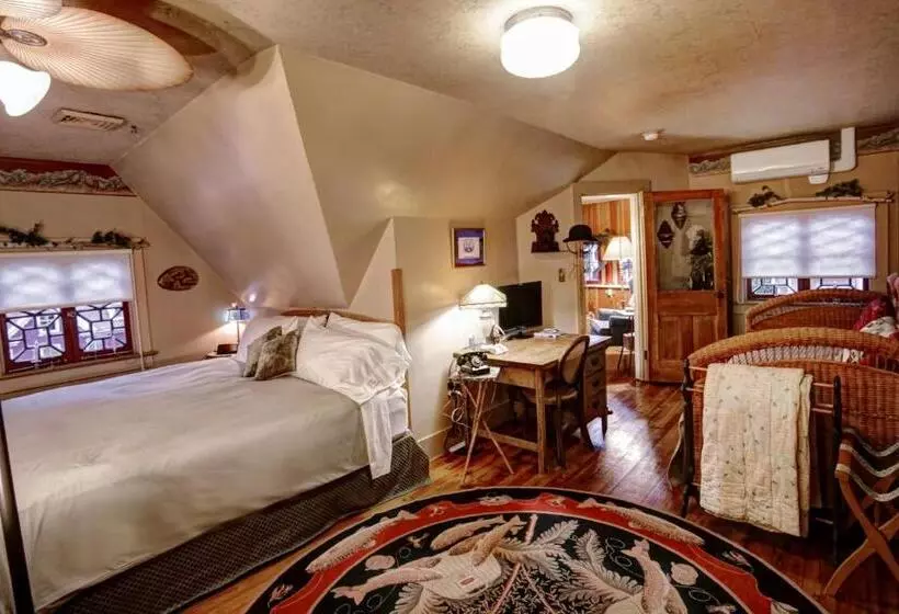 スイート, The Queen, A Victorian Bed & Breakfast