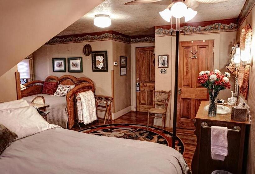 Люкс, The Queen, A Victorian Bed & Breakfast