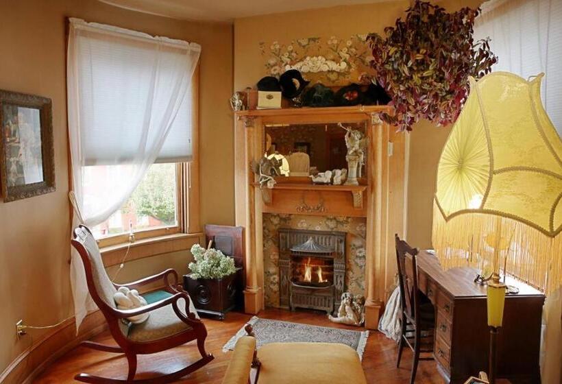 스탠다드 룸, The Queen, A Victorian Bed & Breakfast