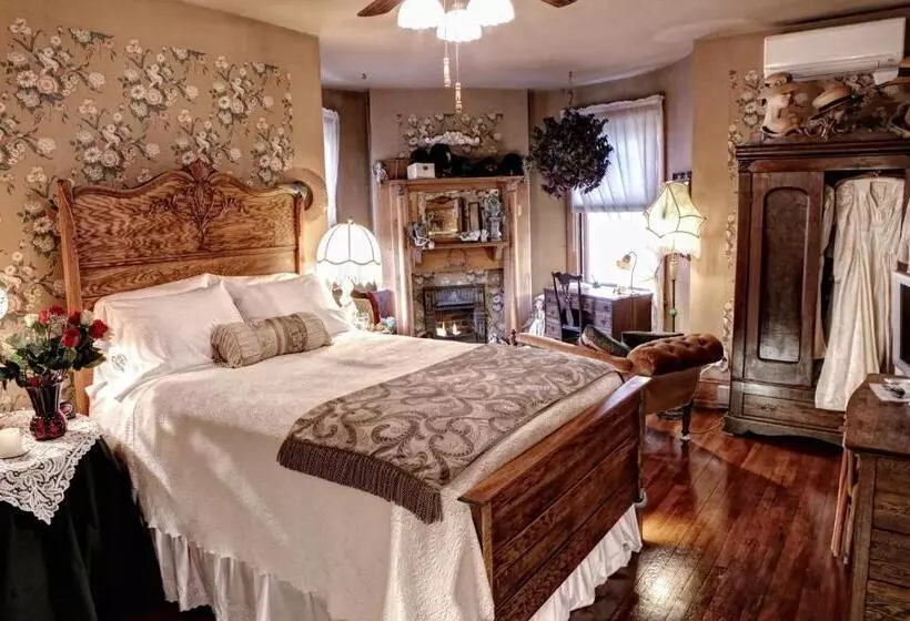 スタンダードルーム, The Queen, A Victorian Bed & Breakfast
