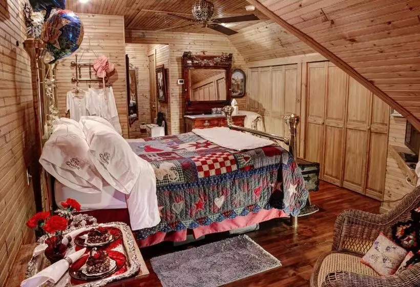 屋根裏部屋風スタンダードルーム, The Queen, A Victorian Bed & Breakfast