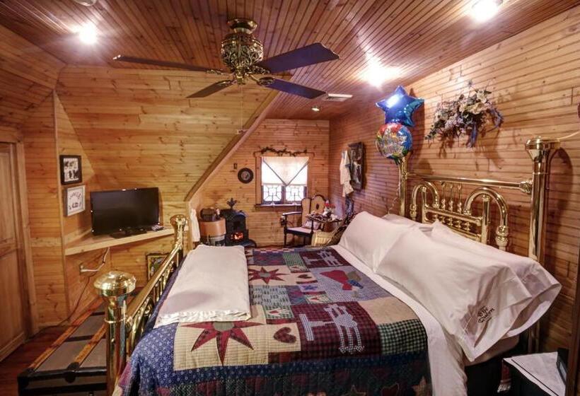 Номер Стандарт в Мансарде, The Queen, A Victorian Bed & Breakfast