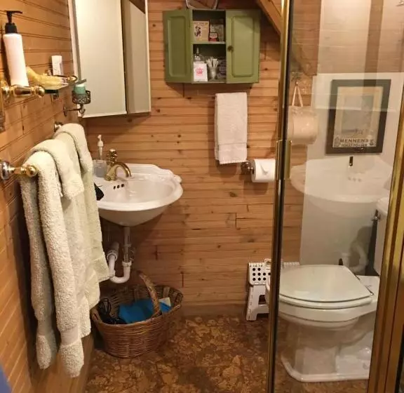 屋根裏部屋風スタンダードルーム, The Queen, A Victorian Bed & Breakfast