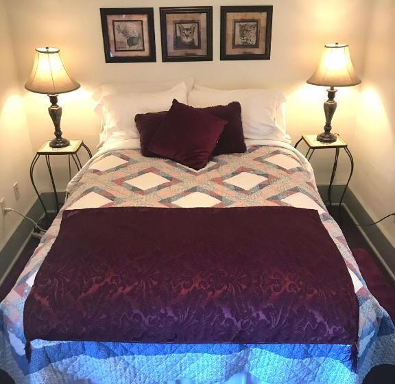 Дом 1 Спальня, The Queen, A Victorian Bed & Breakfast