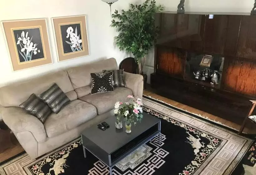 １ベッドルームハウス, The Queen, A Victorian Bed & Breakfast