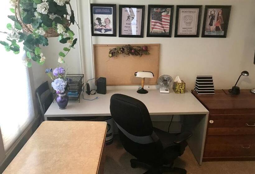 Дом 1 Спальня, The Queen, A Victorian Bed & Breakfast