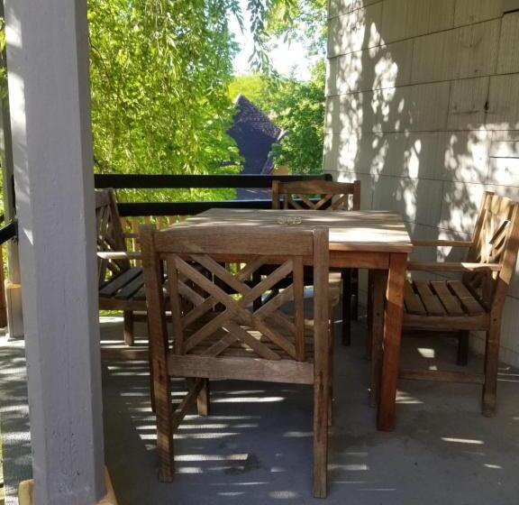 Дом 1 Спальня, The Queen, A Victorian Bed & Breakfast