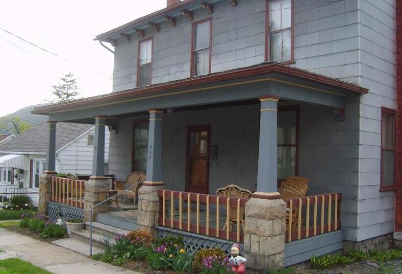 Дом 1 Спальня, The Queen, A Victorian Bed & Breakfast