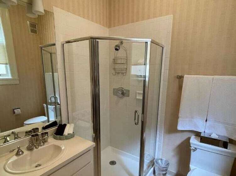 标准工作室, Powell Place