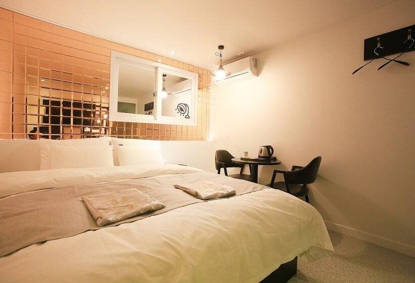 スタンダードルーム, Jamsil Funny