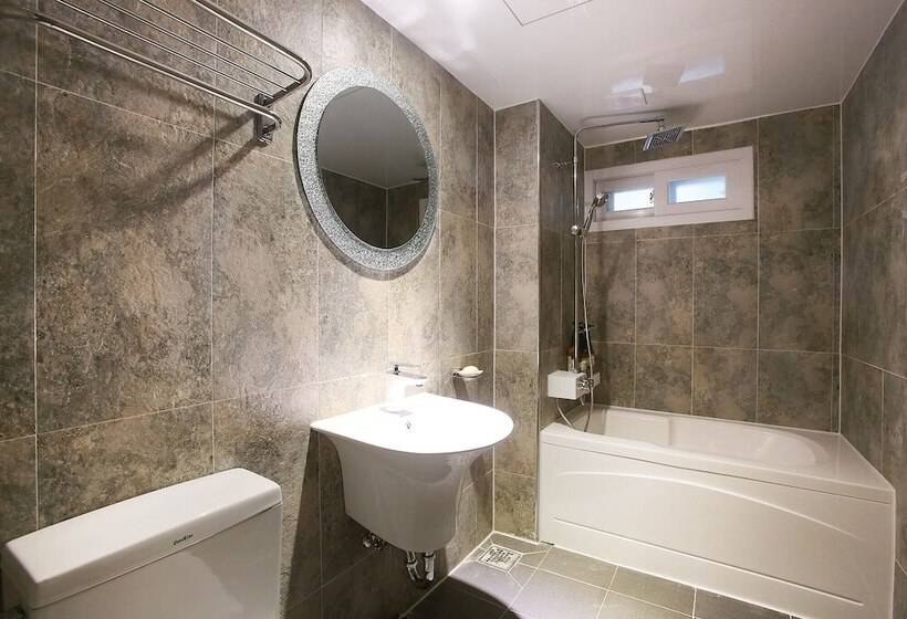 スタンダードルーム, Jamsil Funny