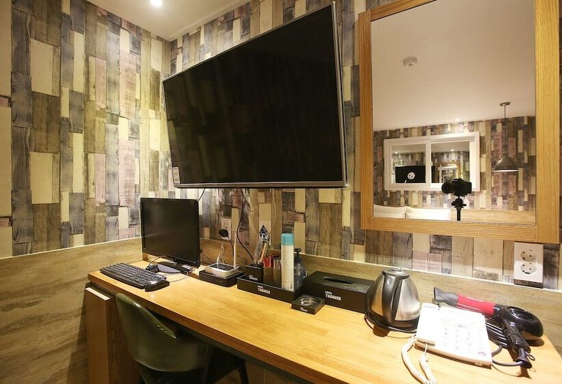 スタンダードルーム, Jamsil Funny