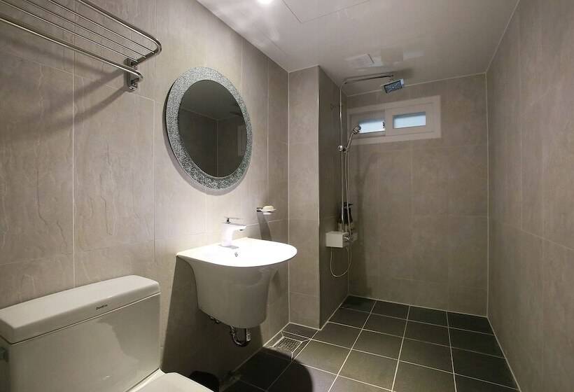 スタンダードルーム, Jamsil Funny