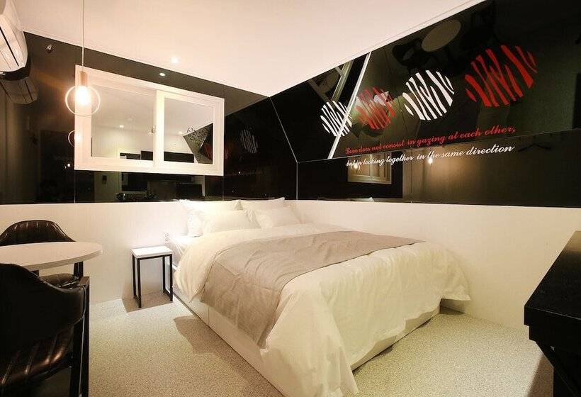 スタンダードルーム, Jamsil Funny