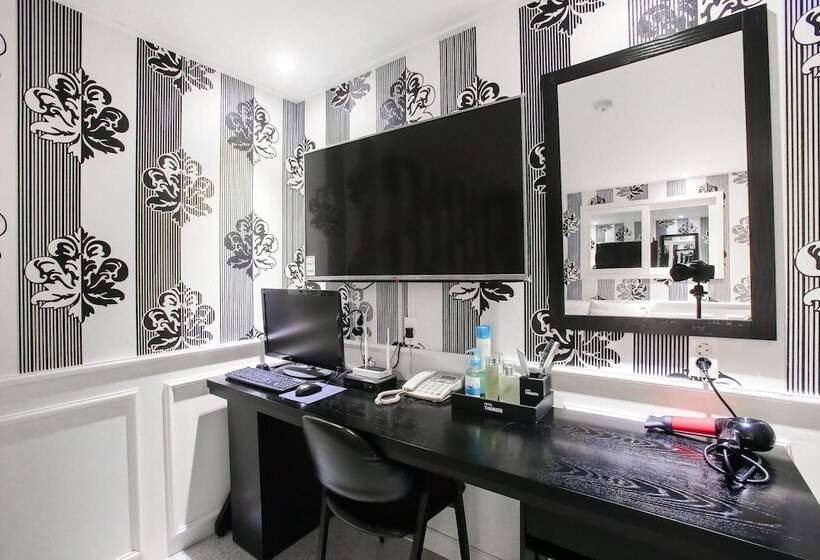 スタンダードルーム, Jamsil Funny