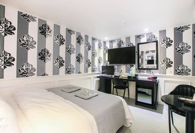 スタンダードルーム, Jamsil Funny