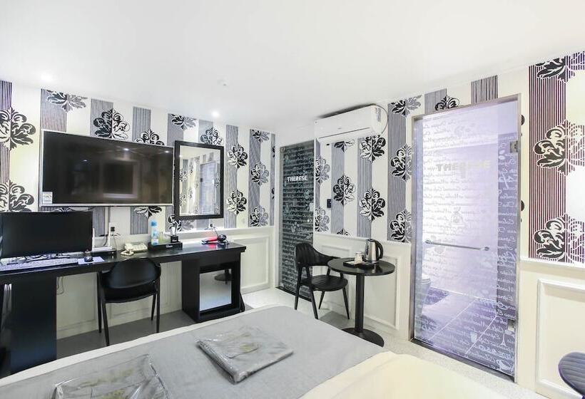 スタンダードルーム, Jamsil Funny