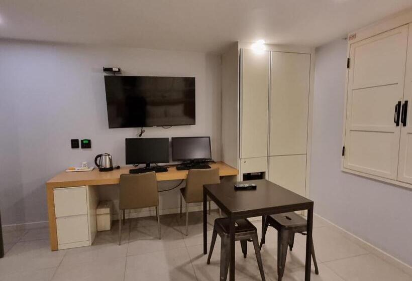 スタンダードルーム, Jamsil Funny