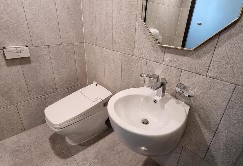 スタンダードルーム, Jamsil Funny