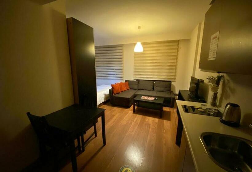 スタンダードスタジオ, Eli̇t Sui̇t