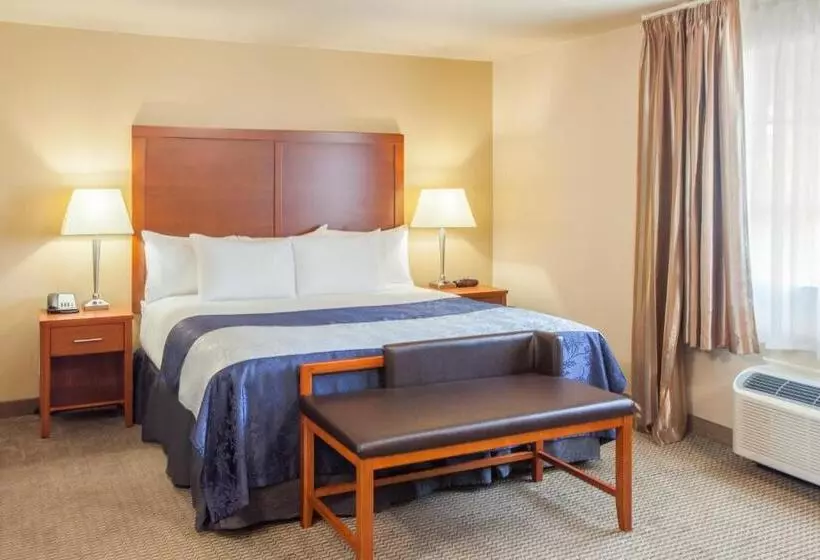 キングサイズベッドのスイートルーム, Baymont By Wyndham Grand Forks