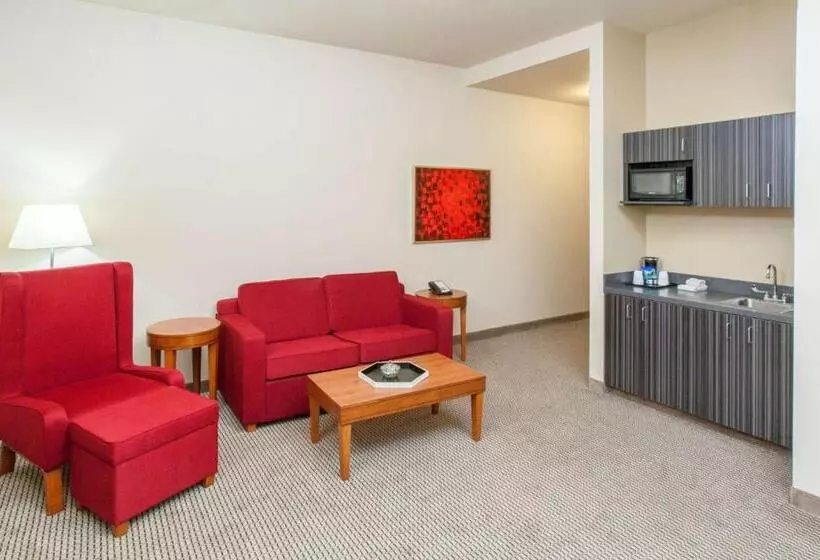 スイート, Baymont By Wyndham Grand Forks