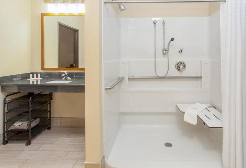 סוויטה, Baymont By Wyndham Grand Forks