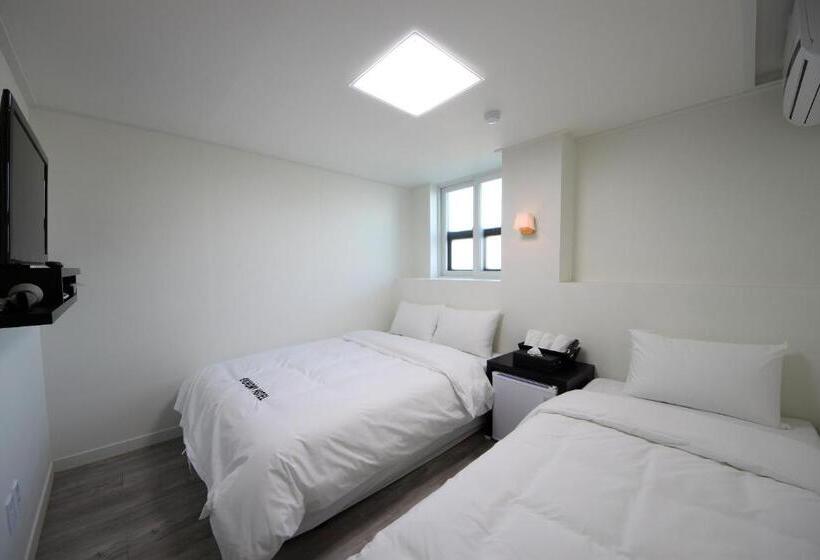 스탠다드 트리플 룸, Ekonomy Hotel Incheon